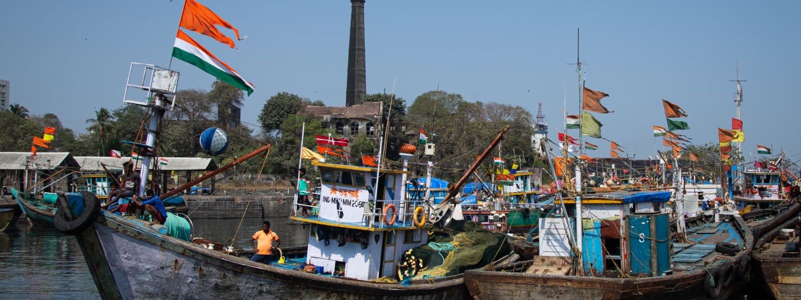 30,000 Indian Fishing Boats Return to Indian Shore